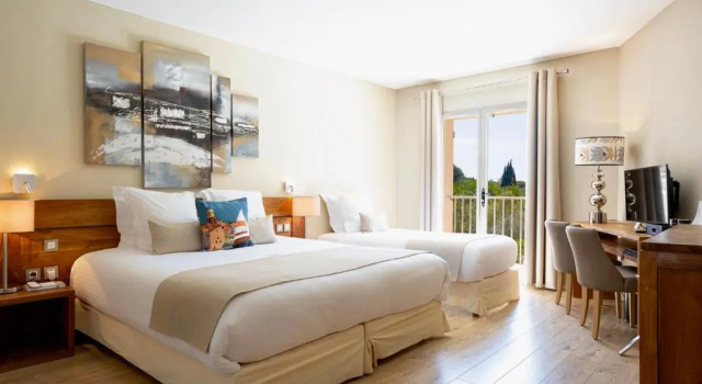 Трёхместный номер Hotel La Garbine