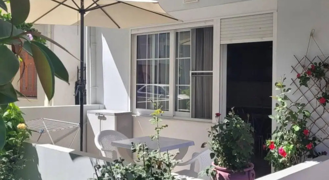 Апартаменты Annas Downtown Apartment