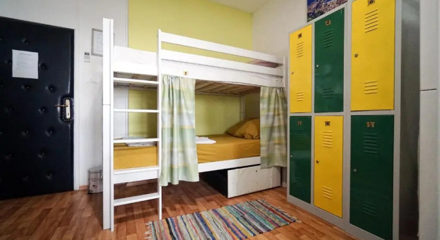 Кровать в общем номере Oasis hostel