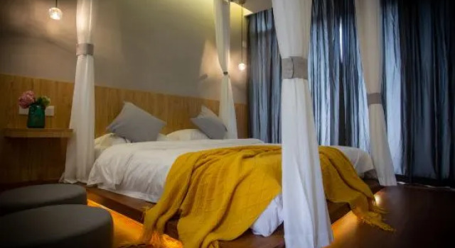 Люкс Deluxe с видом на озеро Tuta Yunxuan Hotel (Qiandongnan Danzhai Wanda Town)