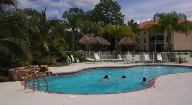 Coral Falls- Celeste Dr./Lely, Reserva ahora Apartamento Lely Florida