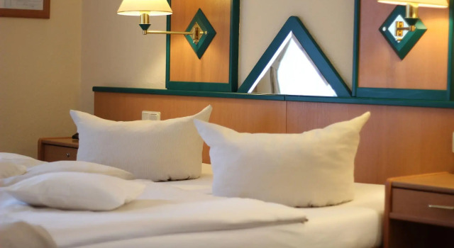 Stadt-gut-Hotel Großer Kurfürst, Забронировать Отель Отели Эмден с парковкой, рядом с Восточно-фризский музей земель в Эмдене, Парковка