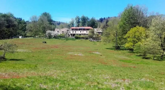 La Bouriotte Gîtes, Book Hotel Hotels in Labastide-Rouairoux with Parking, Parking