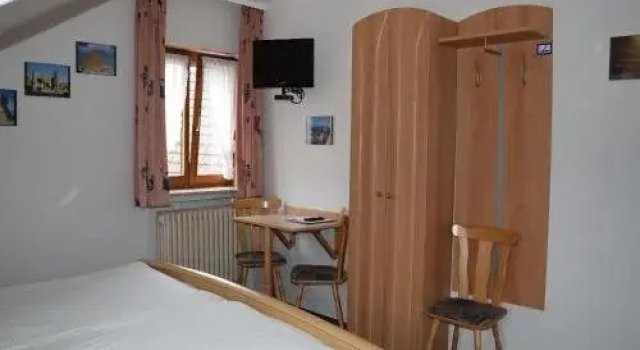 Hotel Gästehaus Sonne, Reserva ahora Hotel Sinsheim Baden-Wurtemberg