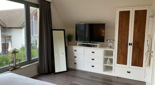 Ostsee - Reetdachhaus Nr 42 "Waterkant" im Strand Resort, Забронировать Курортный отель Курортные отели Хайлигенхафен, Курортный отель