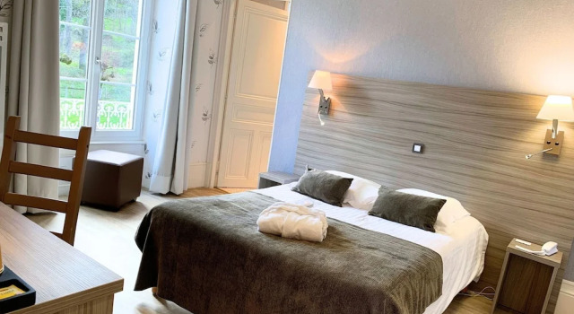 Номер Classic Grand Hôtel de Bourbon-Lancy - Spa et Restaurant - Logis