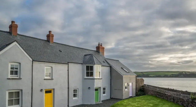 Yellow Cottage - 2 Bedroom Cottage - Dale, Rezerwuj Dom wakacyjny Dale Glamorgan, w pobliżu Watwick Bay