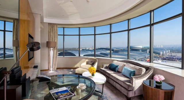 Люкс c 1 спальней Lounge Access Hilton Urumqi