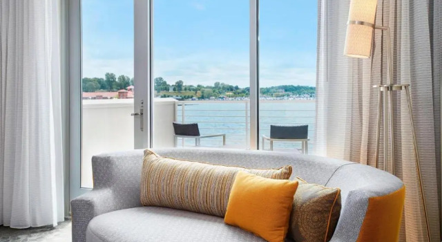 Двухместный номер Deluxe с балконом и с видом на залив Courtyard by Marriott Erie Bayfront