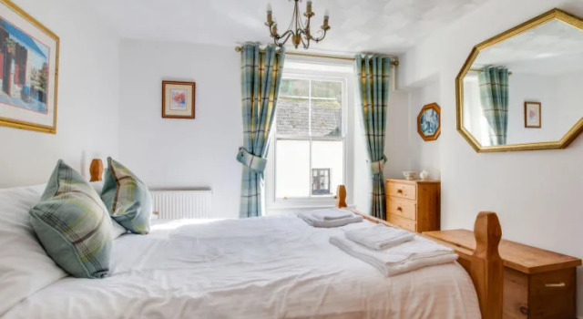 Holiday Home Violet, Book Vacation Home Looe Cornwall, near Samphire Beach
