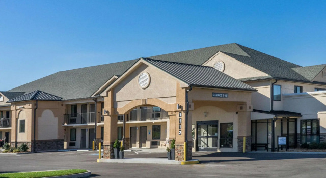 Четырёхместный номер Standard Baymont by Wyndham Clarksville