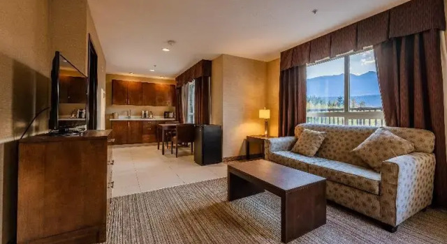 Люкс с видом на горы Holiday Inn Express Golden-Kicking Horse by IHG