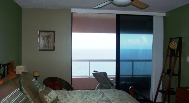 Crescent Beach Club 14C Apartment, Забронировать Апартаменты/квартира Отели Клируотер-Бич с парковкой, Парковка