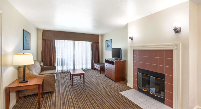 Двухместный люкс с балконом Best Western Capital City Inn