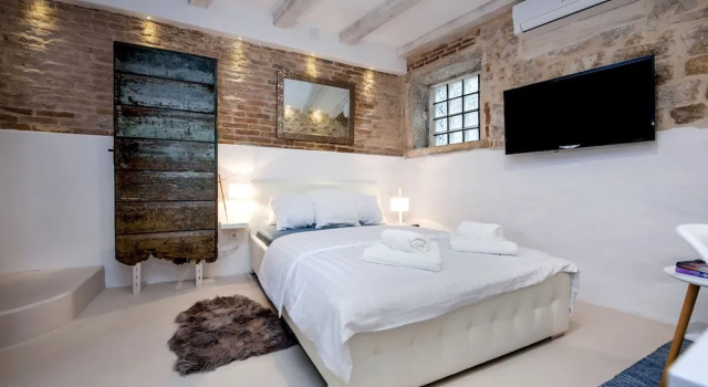 Студия Comfort Luna Rooms and Studios