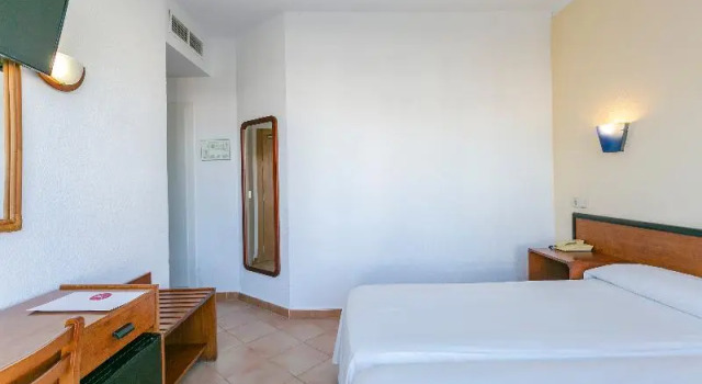 Economy Doppel Zimmer mit Balkon JS Cape Colom