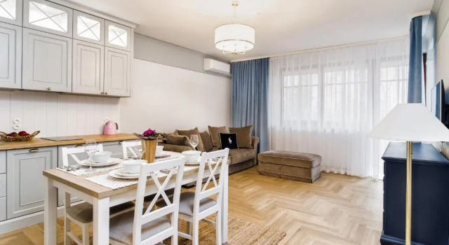 Apartament ,,Cesarski Dwór”, Varaa Huoneisto Hotellit Pommeri pysäköinnillä, Pysäköinti