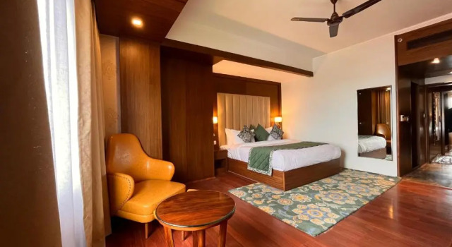 Полулюкс WelcomHeritage Grand, Srinagar