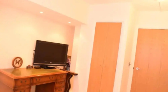 Spacious 2 Bedroom Apartment Near Notting Hill Gate, Varaa Huoneisto Asunnot kohteessa Merseyside, Huoneisto