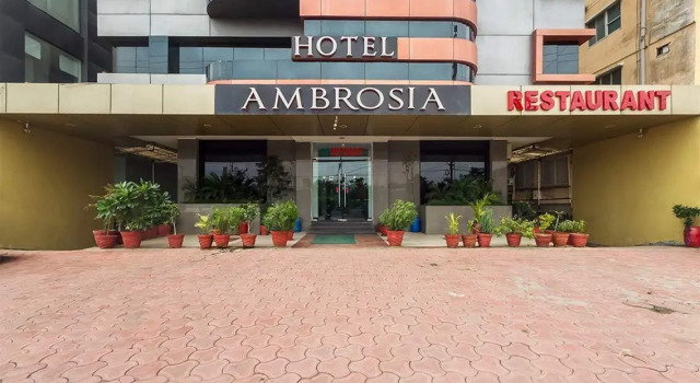 OYO 13414 Hotel Ambrosia