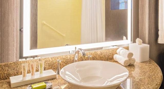 Четырёхместный номер Standard Le Meridien Boston Cambridge