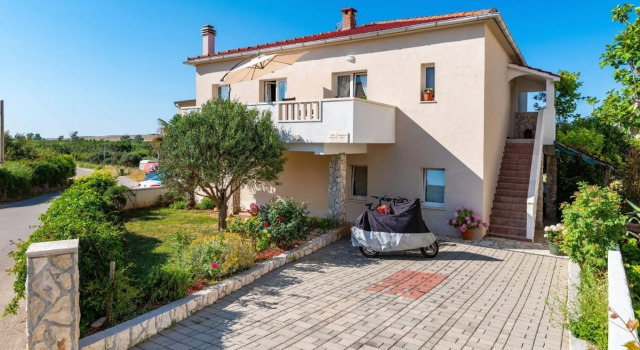 San - Comfortable and Great Location - A2, Rezerwuj Hotel Povljana 