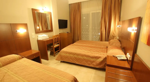 Трёхместный номер Standard с балконом Hotel Mallas