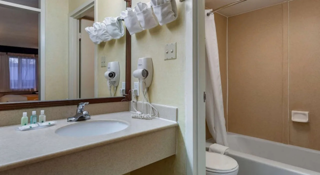 Четырёхместный номер Standard с видом на внутренний двор Quality Inn Barstow Route 66