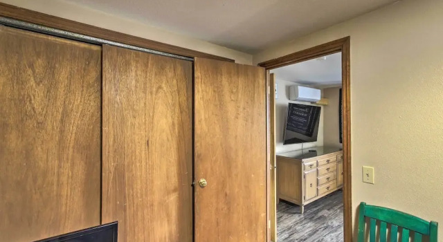 Dtwn Sheboygan Apt Above Local Bar!