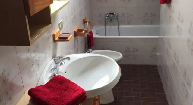 Thommy Apartment in Stresa With Lake View, Забронировать Апартаменты/квартира Отели Пьемонта с парковкой, Парковка