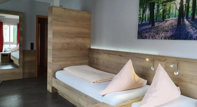 Апартаменты Hotel Bigger Hof - Wirtshaus Platzhirsch am Jahnplatz