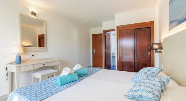 Двухместный номер Standard с балконом и с видом на улицу Hotel Martorell by MHR
