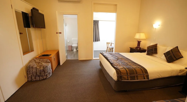 Трёхместная студия Deluxe Alpers Lodge & Conference Centre