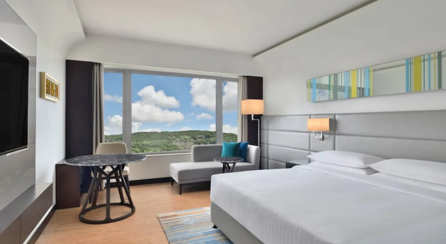 Двухместный номер Standard с видом на окрестности Courtyard by Marriott Navi Mumbai