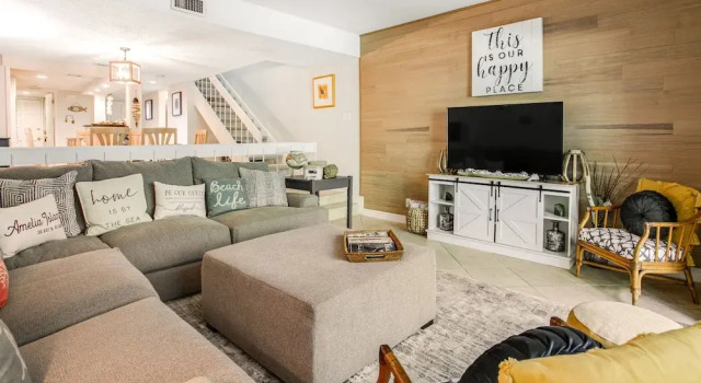 Wonderful Home Close to Everything W/shared Pool, Free Wifi, Central AC