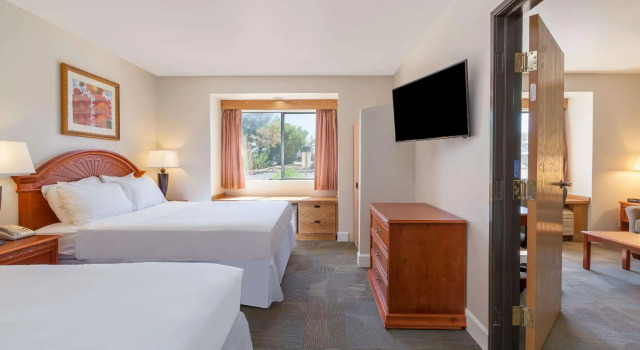 Четырёхместный люкс c 1 комнатой Days Inn by Wyndham Camp Verde Arizona