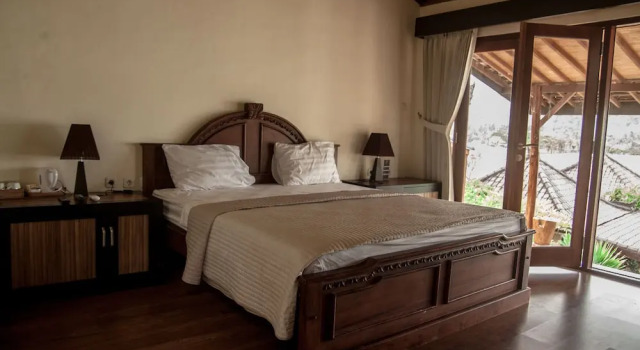 Beach Balcony Ocean View Villa, Book Villa Hotels in Lombok with Parking, Parking
