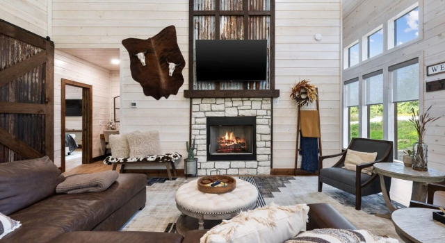 Chic Rustic Cabin Woodsy Retreat in Eagle Mt, Prenota Hotel Hochatown Oklahoma