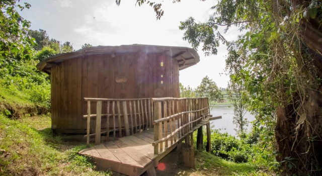 Bett im Wohnheim Bushara Island Camp