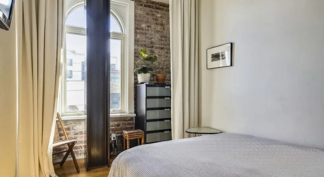 Коттедж Newly Remodeled Loft In Lower Nob Hill 2 Bedroom Home by RedAwning