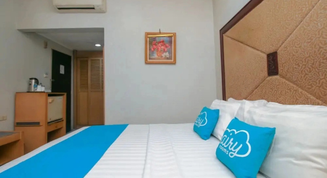 Airy Senen Raden Saleh Satu 9 Jakarta, Rezerwuj Hotel Hotele w Dżakarta z basenem, Basen