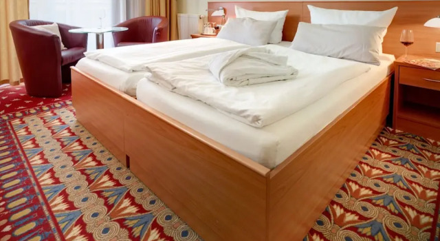 Conforto quarto Hotel Pyramide Bad Windsheim