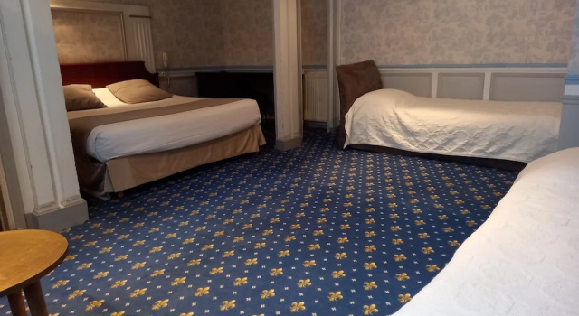 Четырёхместный номер Standard Brit Hotel Comtes De Champagne - Troyes Centre Historique