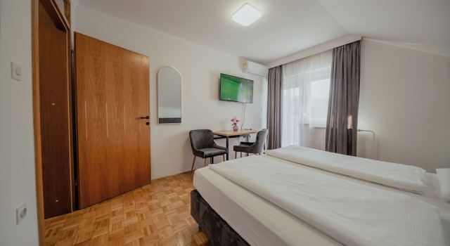 Семейный номер Standard с балконом Hotel Maj Inn