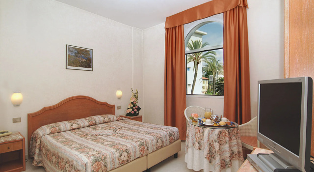 Hotel Piccolo Lido, Buchen Sie Hotel Hotels in Blumenriviera mit Verpflegung, Halb-/Vollpension