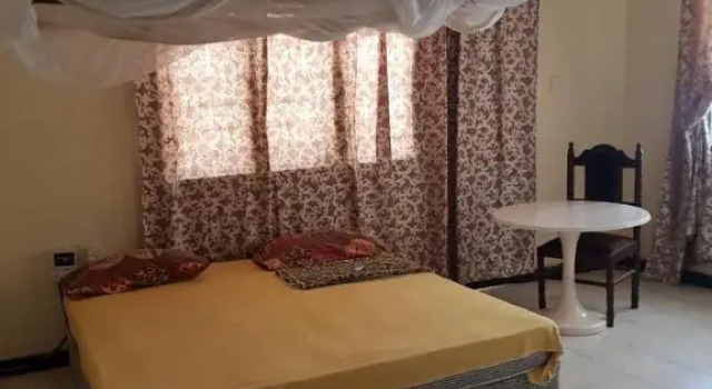 Surahi Restaurant & Guest House, Забронировать Гостевой дом Гостевые дома Килифи, Гостевой дом