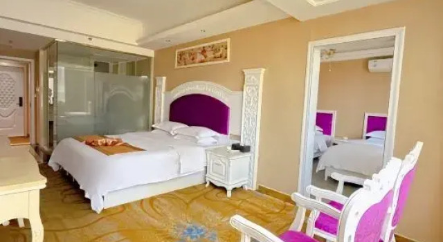 Трёхместный люкс Golden Hotel