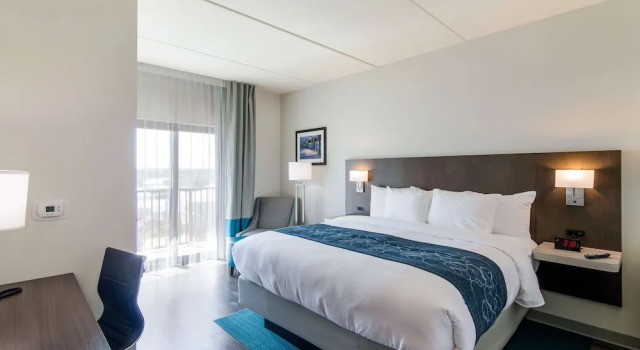 Двухместный номер Standard с балконом Comfort Inn & Suites Gulf Shores East Beach near Gulf State Park