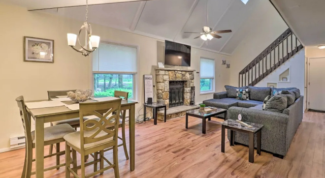 Коттедж с 3 комнатами с балконом 7 Mi to Lake Harmony: Home w/ Furnished Deck!