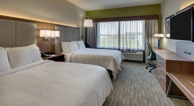 Четырёхместный номер Standard Holiday Inn Express & Suites Findlay North by IHG